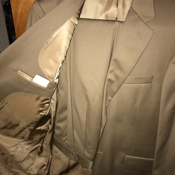 Tan suit Jos A bank (not slim fit) - Picture 2 of 5